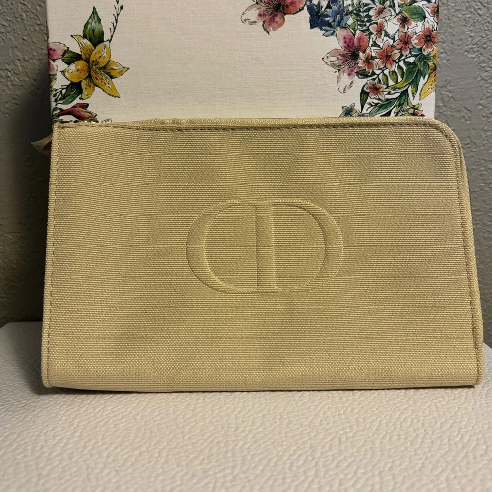 Dior Pouch - Picture 1 of 1